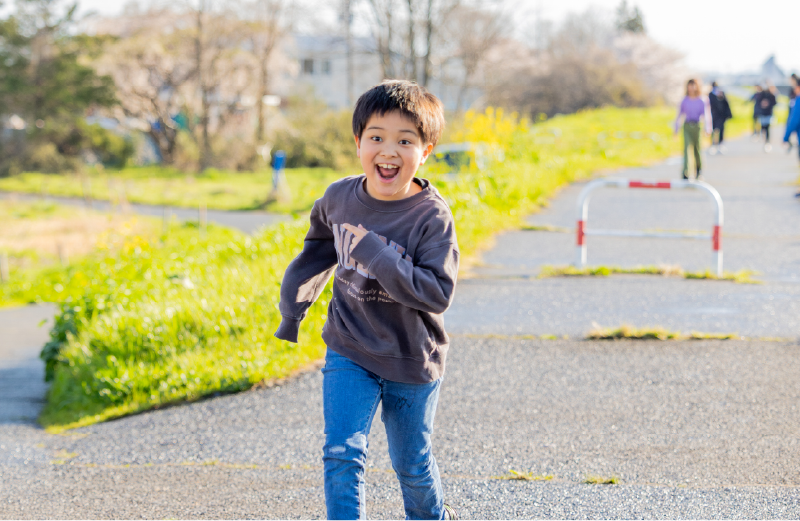 幼児が学習に取り組む様子