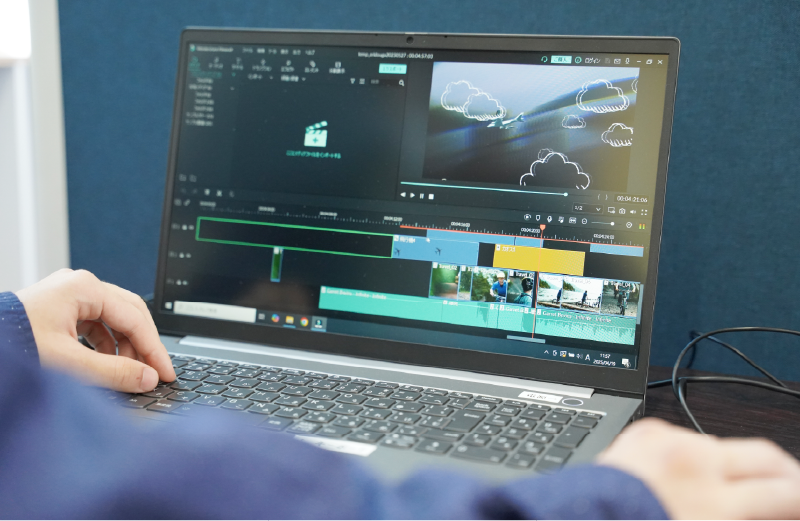 幼児が学習に取り組む様子