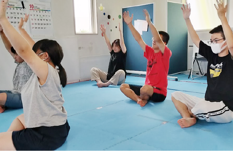 幼児が学習に取り組む様子